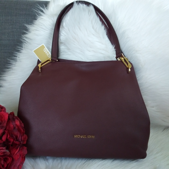 Michael Kors Handbags - NWT MICHAEL KORS LEIGHTON LARGE SHOULDER BAG